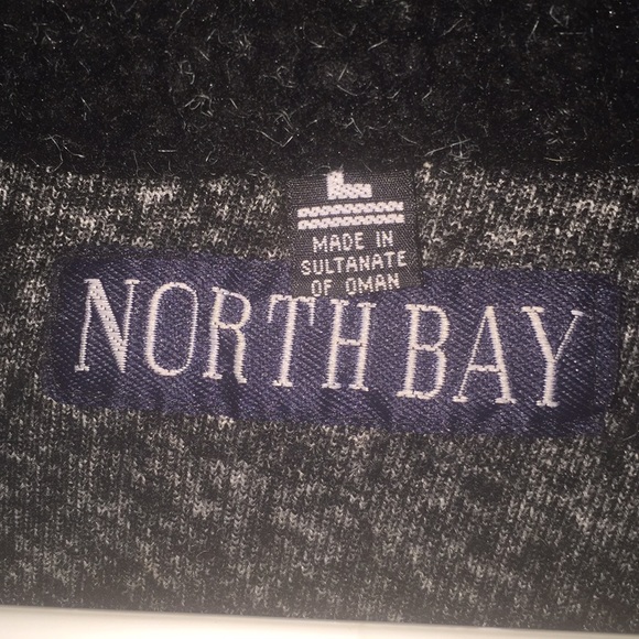 Unisex pullover sweater size large - Picture 2 of 4